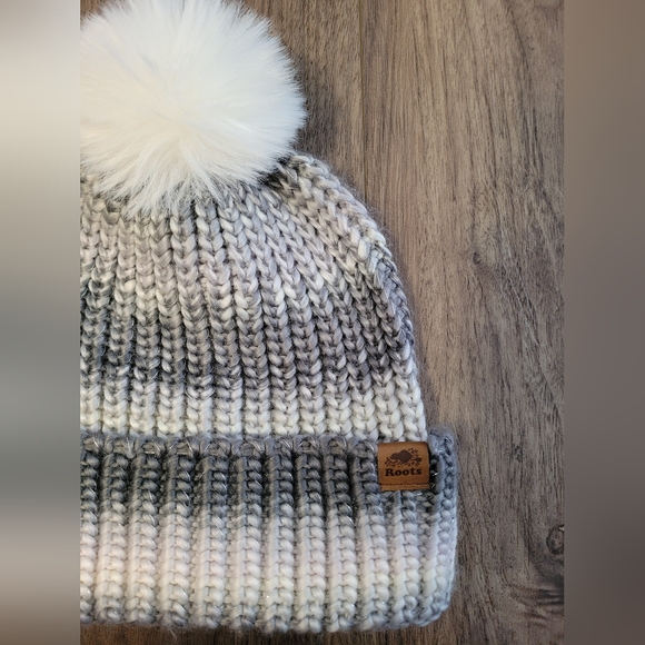 Roots Other - Roots Kids Pom-Pom Knit Hat